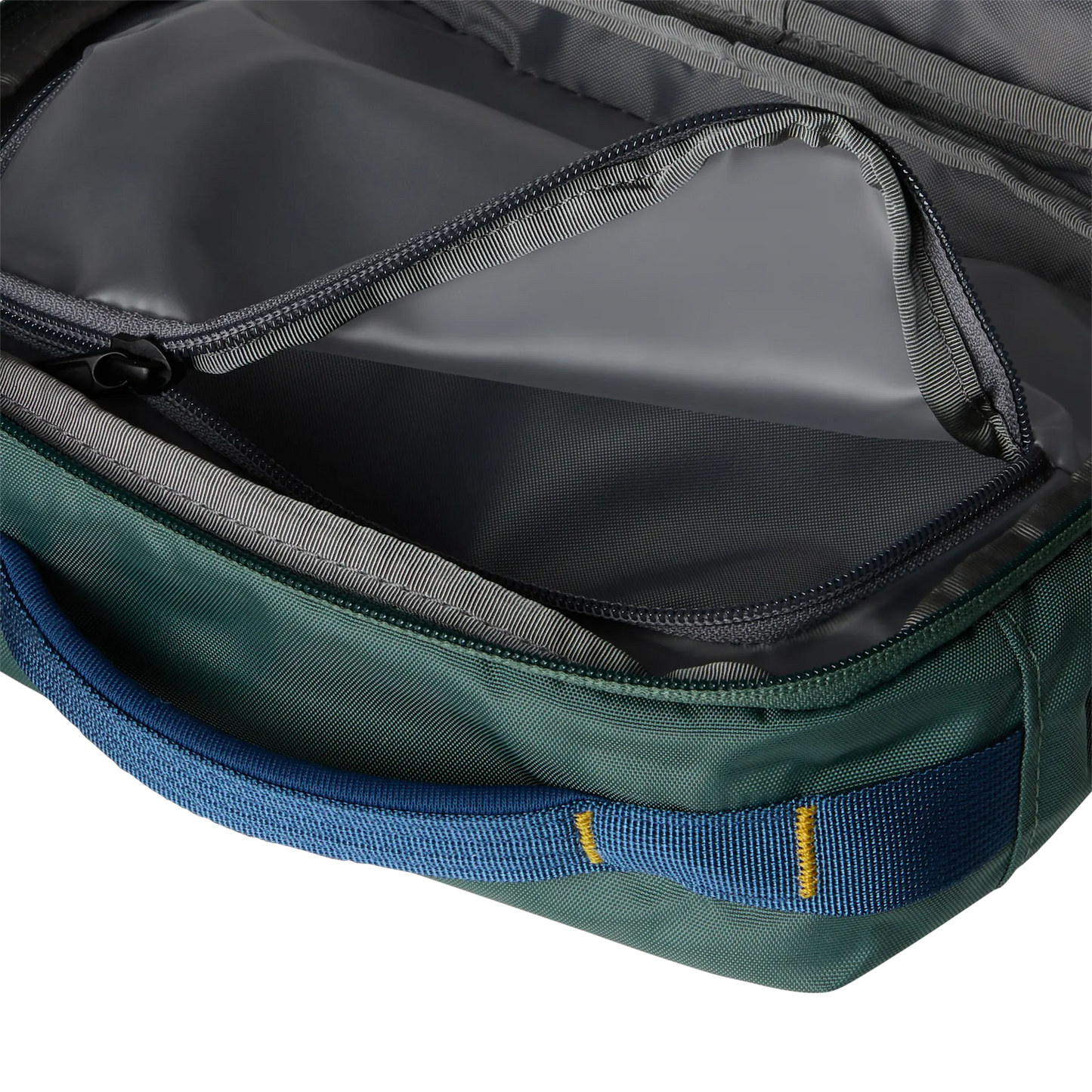 The North Face Base Camp Voyager Toiletry Kit
