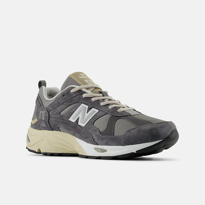 New Balance 878