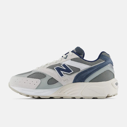 New Balance 880